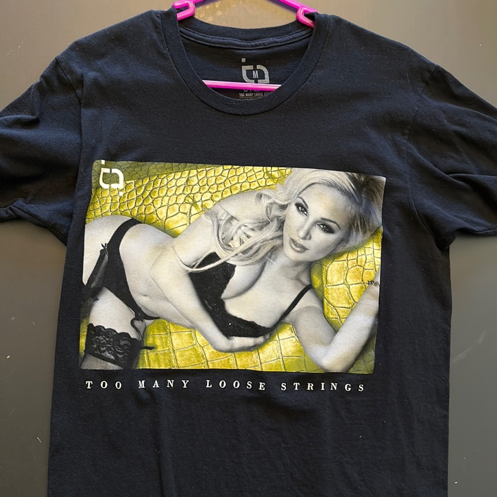 Too Many Loose Strings brand streetwear Tshirt